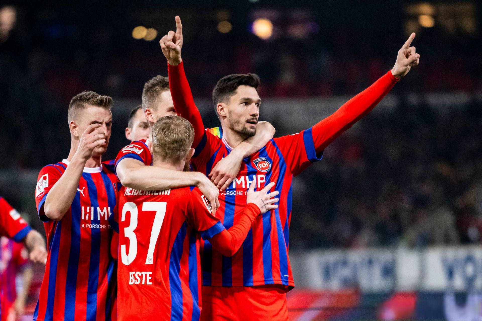 罗马发布备战花絮,赛前再遭质疑,德国杯任务艰巨,球队文化再被提及的简单介绍 罗马发布备战花絮,赛前再遭质疑,德国杯任务艰巨,球队文化再被提及的简单介绍